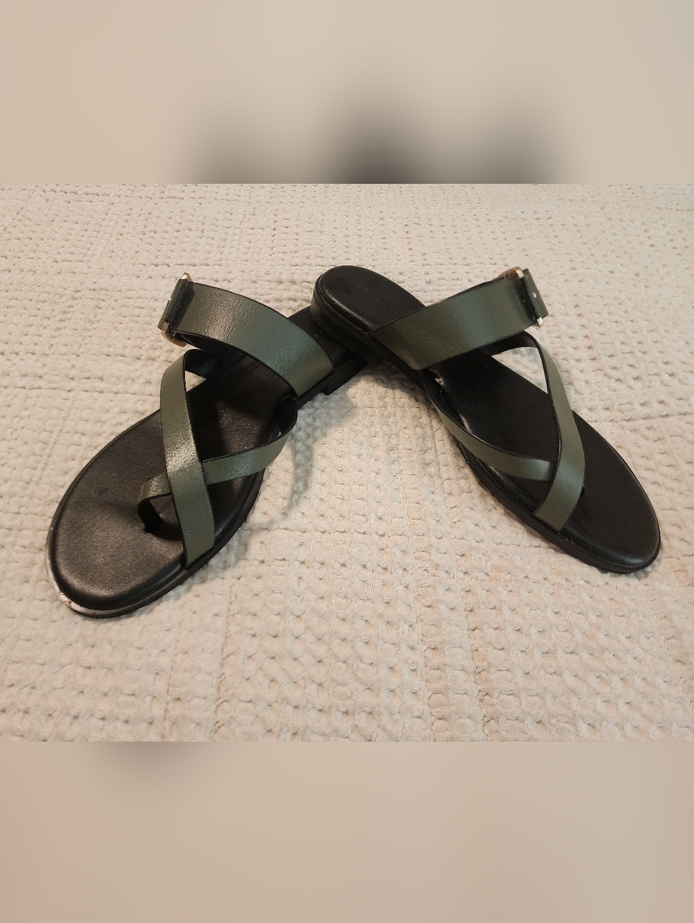 Sanctuary Olive Green Crisscross Buckle Slide Sandals Sz 9 Vacation Beach Cruise